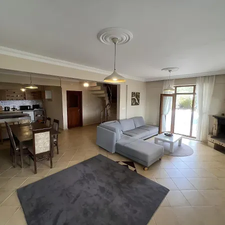 Private With Pool & Large Green Garden , Close To The Centre And Beaches ! *
